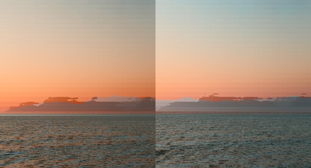 Paysage marin paisible au lever du soleil avec un ciel orange doux et la silhouette de montagnes lointaines.